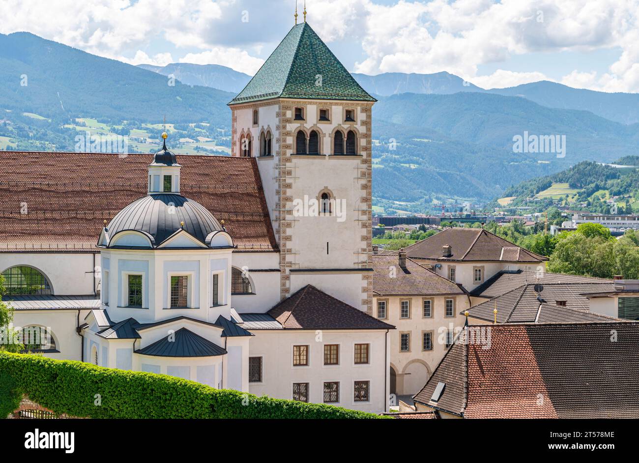 Novacella Abbazia agostiniana nel comune di Vahrn, Bressanone in alto Adige, Trentino alto Adige, Italia settentrionale, Europa. Orizzontale Foto Stock