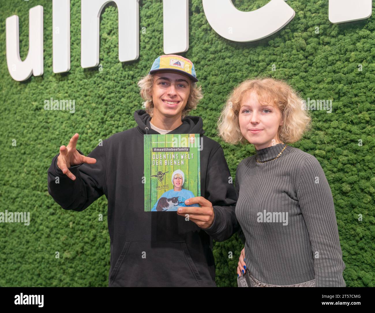 FRANCOFORTE SUL MENO, Germania - 22 ottobre 2023: Quentin Kupfer e Fiona Kupfer alla 75a Fiera del Libro di Francoforte / Buchmesse Frankfurt Foto Stock