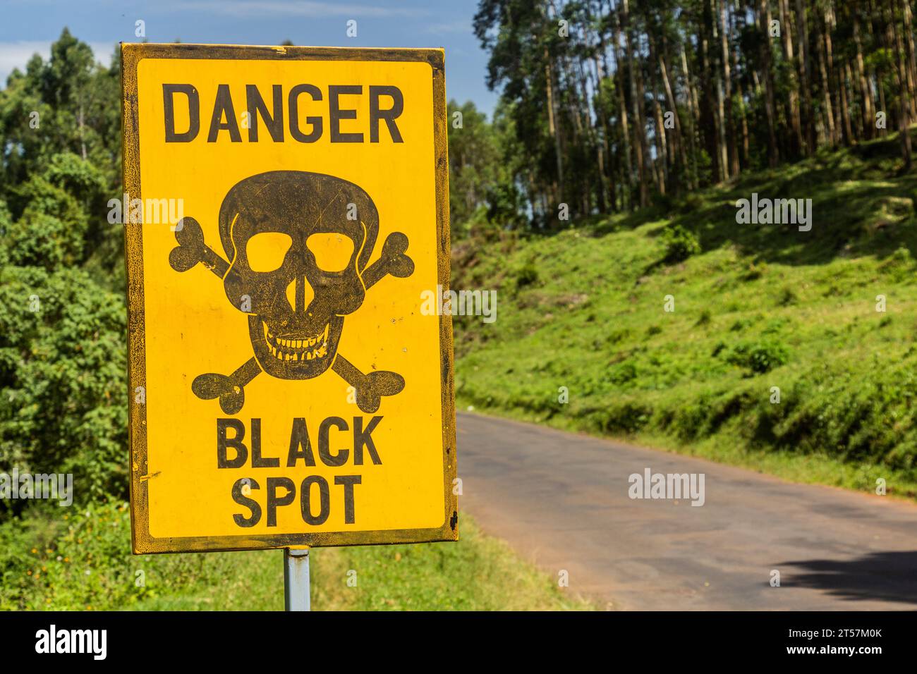 Cartello Danger Black Spot vicino Kericho, Kenya Foto Stock