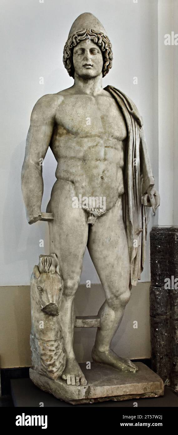 Colossale statua del Daco - Dioscuri - Dioscurus - da Baiae, risalendo il cosiddetto "tempio di Venere", II secolo d.C. Uno dei gemelli Castor e Pollux. Museo Archeologico Nazionale di Napoli Italia. Foto Stock