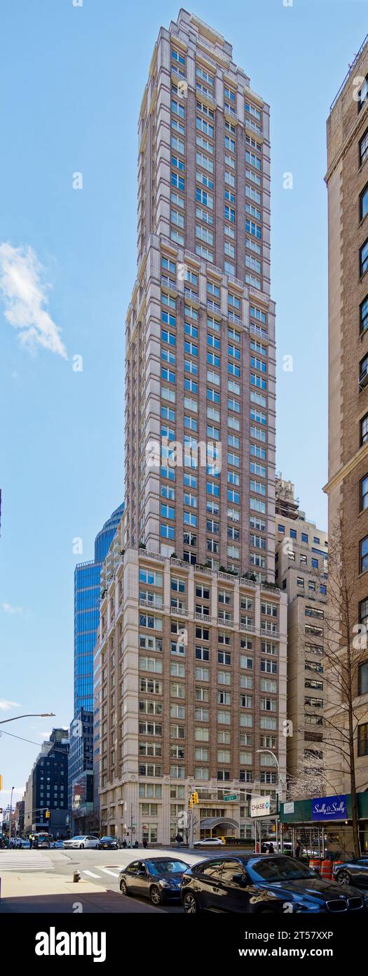 Il 515 Park Avenue è un edificio condominiale in mattoni e calcare nell'Upper East Side, costruito nel 2000 per il mercato residenziale di lusso. Foto Stock