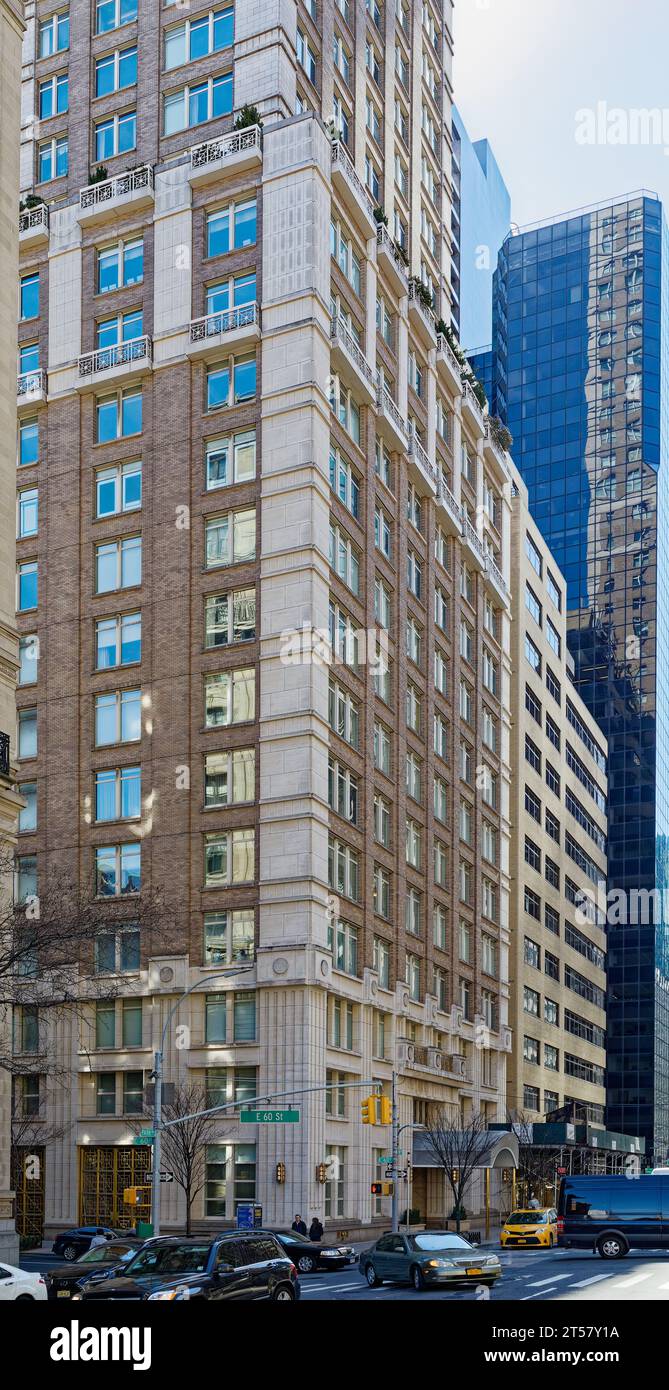 Il 515 Park Avenue è un edificio condominiale in mattoni e calcare nell'Upper East Side, costruito nel 2000 per il mercato residenziale di lusso. Foto Stock