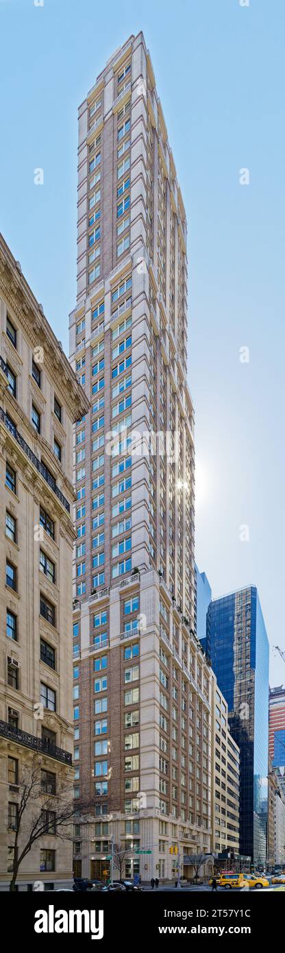Il 515 Park Avenue è un edificio condominiale in mattoni e calcare nell'Upper East Side, costruito nel 2000 per il mercato residenziale di lusso. Foto Stock