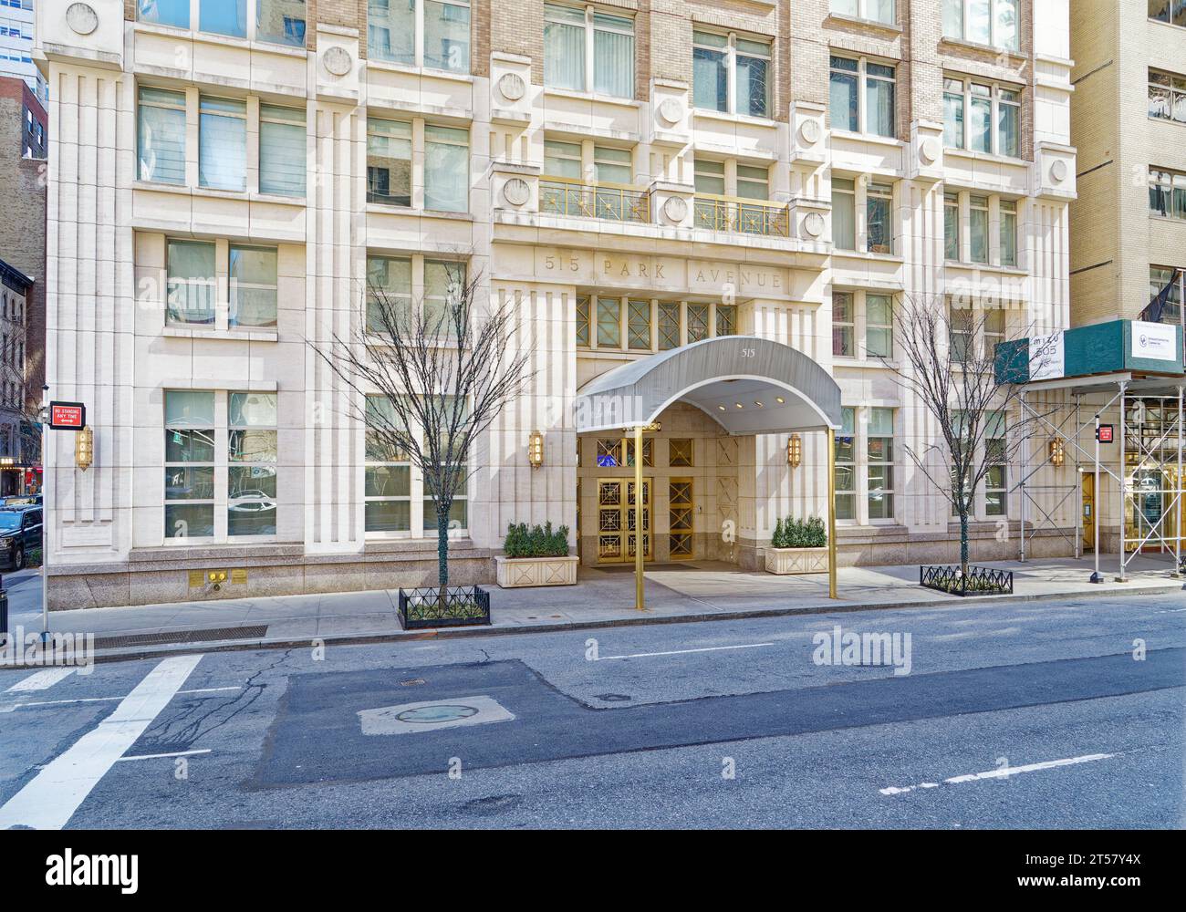 Il 515 Park Avenue è un edificio condominiale in mattoni e calcare nell'Upper East Side, costruito nel 2000 per il mercato residenziale di lusso. Foto Stock
