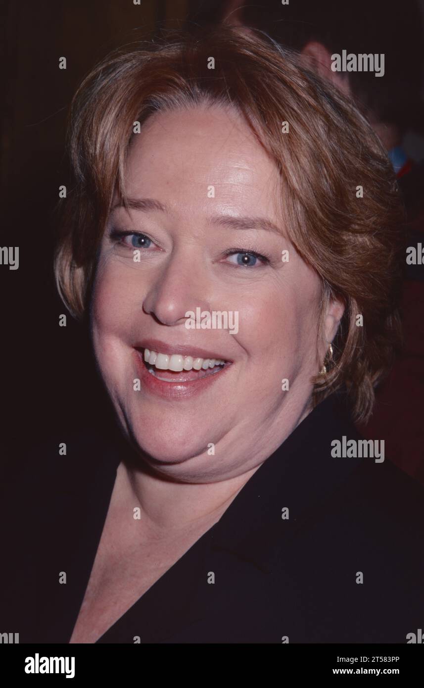 Kathy Bates partecipa ad una proiezione di "Annie" al New Amsterdam Theatre di New York l'11 novembre 1999. Crediti fotografici: Henry McGee/MediaPunch Foto Stock