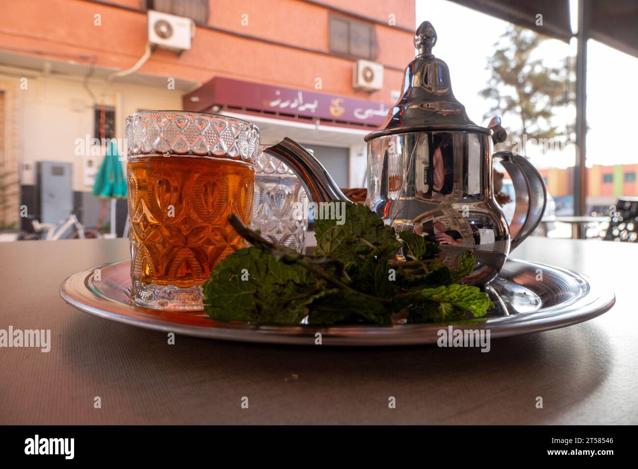 Tè alla menta in terrazza a Maroc Foto Stock