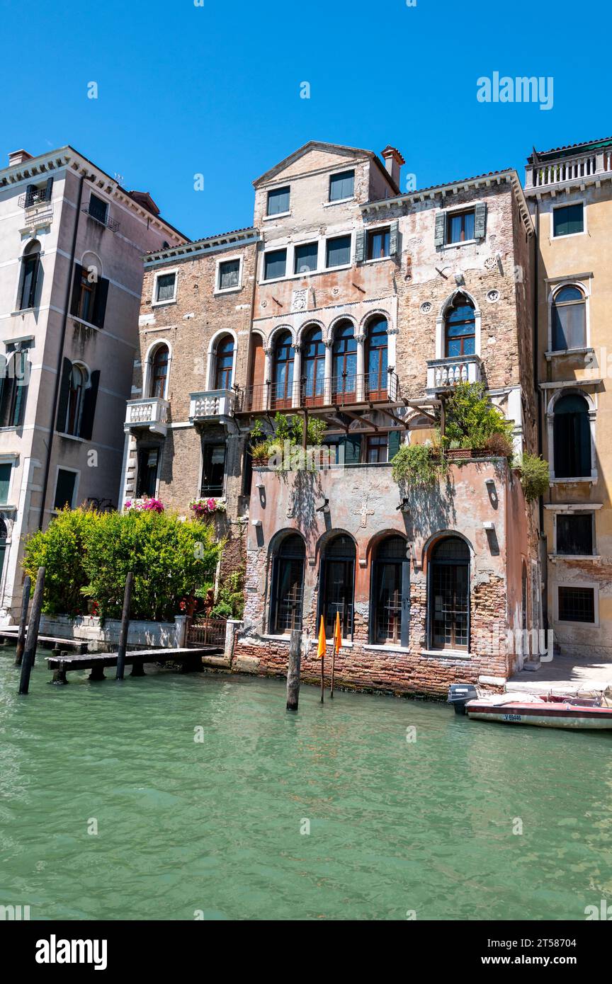 Spazio Ravà - Galleria d'arte di San Silvestro con giardino frontale sulle rive del Canal grande a Venezia, Veneto. Il sa Foto Stock