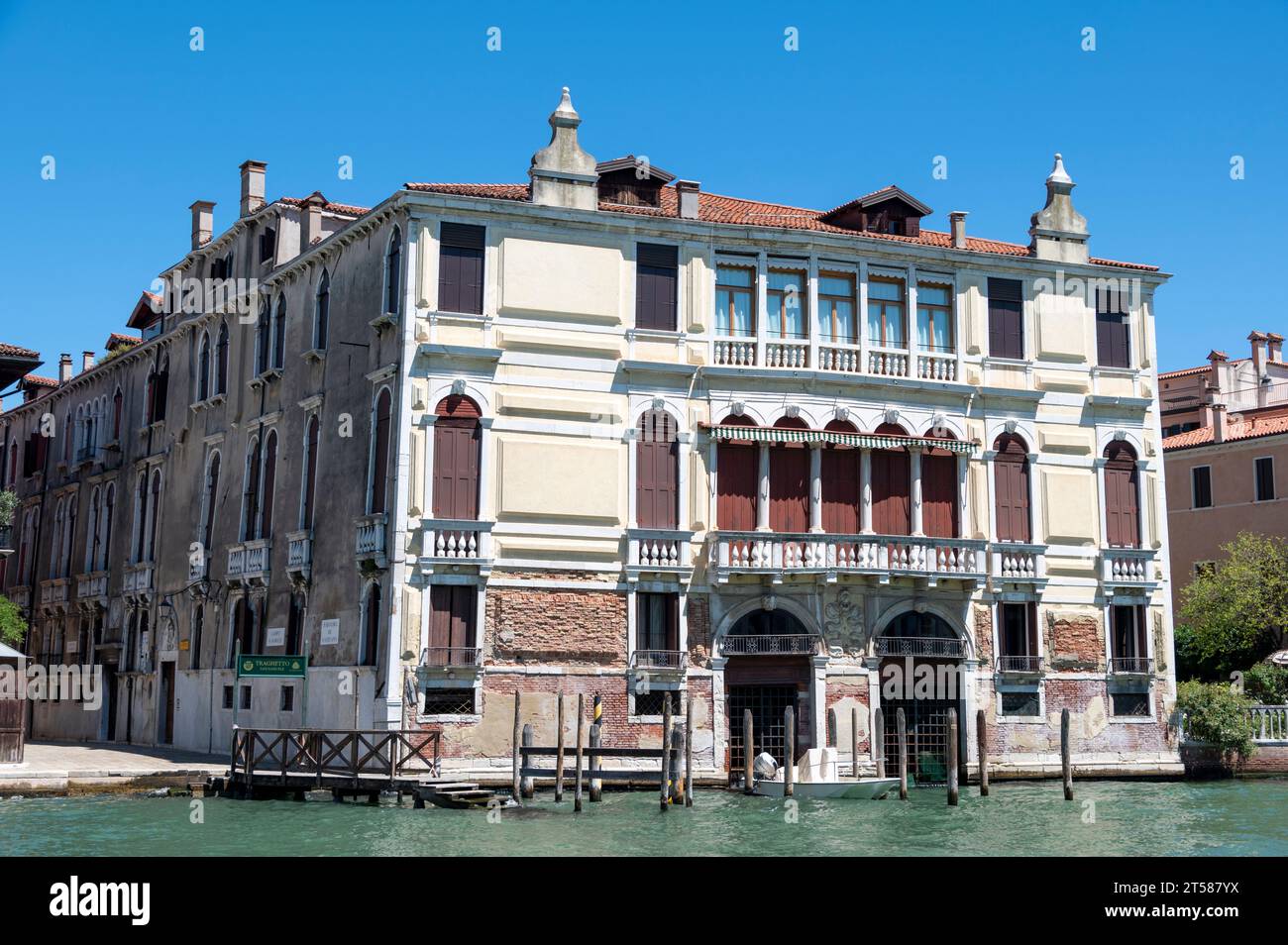 Palazzo Malipiero fu la residenza dell'influente senatore veneziano Alvise Gasparo Malipiero, che giocò un ruolo importante nel plasmare la vita di Casanova.Venezia Foto Stock