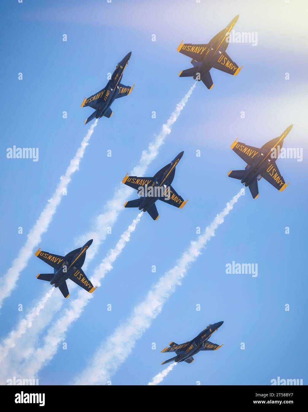 Gli US Navy Blue Angels volano all'America's Airshow 2023 a Miramar, California. Foto Stock