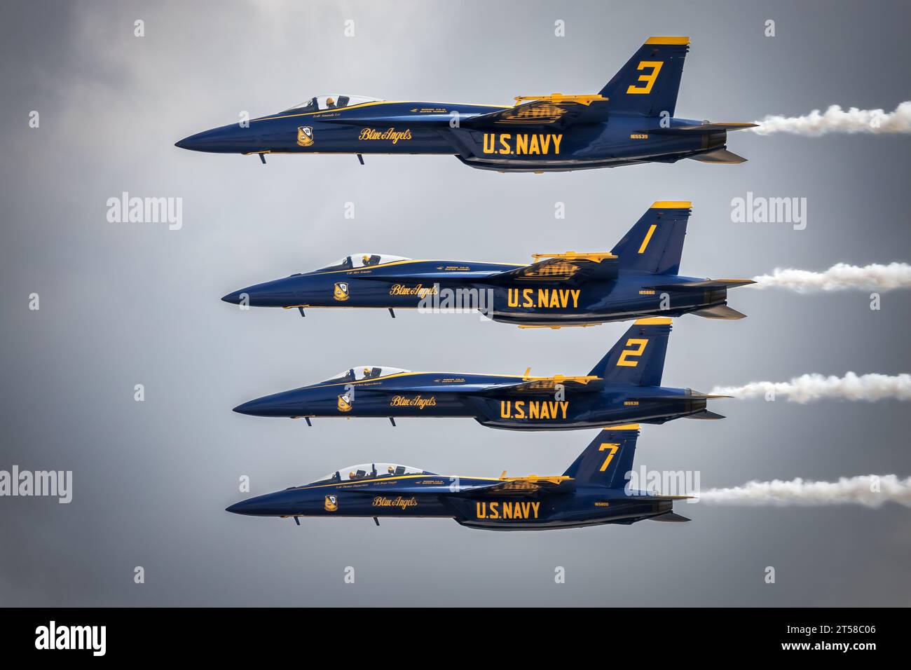 Quattro Blue Angels della Marina americana volano in formazione all'America's Airshow 2023 a Miramar, California. Foto Stock