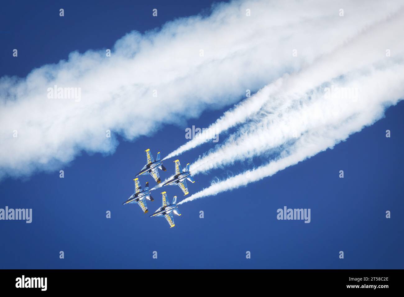 Gli US Navy Blue Angels nel loro anello di diamanti all'America's Airshow 2023 a Miramar, California Foto Stock