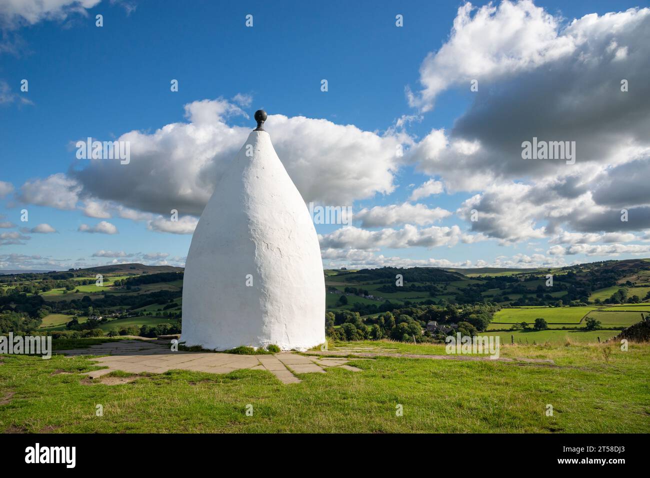 La White Nancy, una follia alta sulle colline sopra Bollington, Macclesfield, Cheshire, Inghilterra. Foto Stock