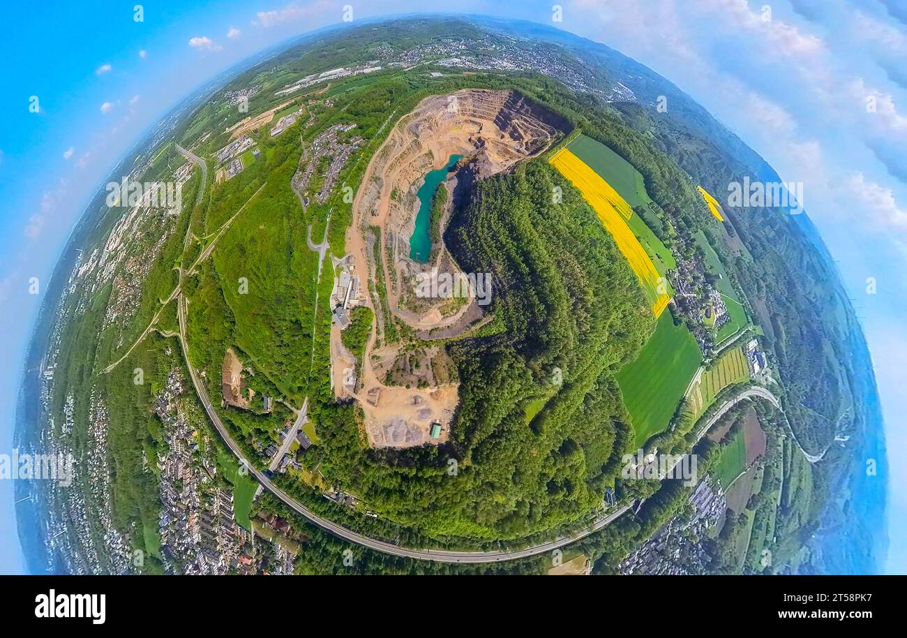 Foto aerea, cava di Donnerkuhle Hagen Halden, all'incrocio autostradale di Hagen, globo terrestre, foto fisheye, foto a 360 gradi, Lennetal, Hagen, Sauerland Foto Stock