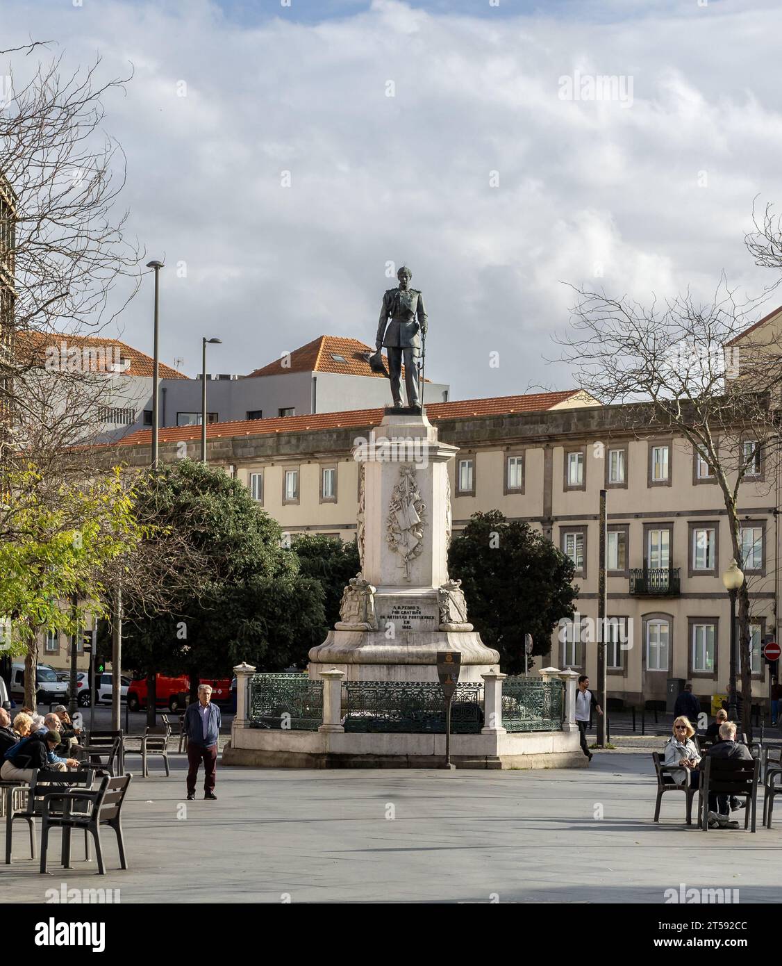 Monumento a re Dom Pedro V a Praca da Batalha, Porto, Portogallo, il 19 ottobre 2023 Foto Stock