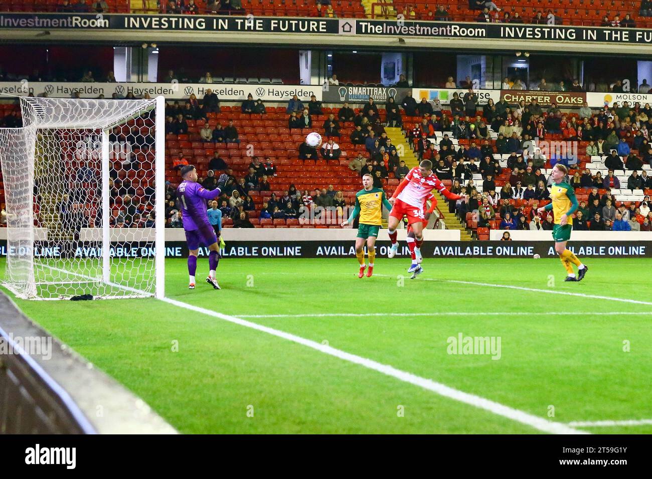 Oakwell Stadium, Barnsley, Inghilterra - 3 novembre 2023 Max Watters (36) di Barnsley segna il gol di apertura - durante la partita Barnsley contro Horsham, Emirates fa Cup, 2023/24, Oakwell Stadium, Barnsley, Inghilterra - 3 novembre 2023 crediti: Arthur Haigh/WhiteRosePhotos/Alamy Live News Foto Stock