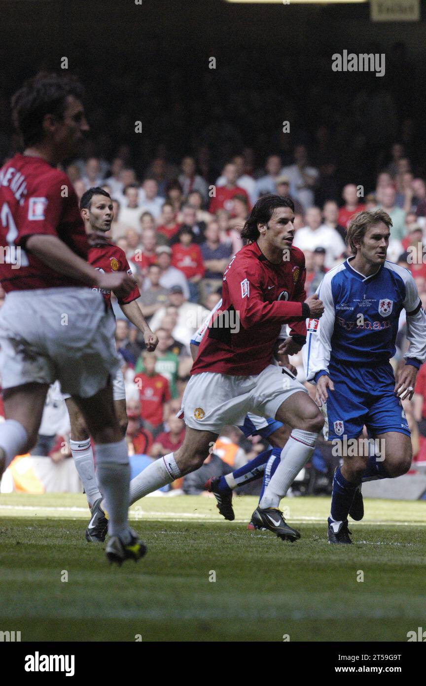 RUUD VAN NISTELROOY, FINALE fa CUP, 2004: Van Nistelrooy fa una sprint, finale fa Cup 2004, Manchester United contro Millwall, 22 maggio 2004. Man Utd ha battuto in finale 3-0. Fotografia: ROB WATKINS Foto Stock