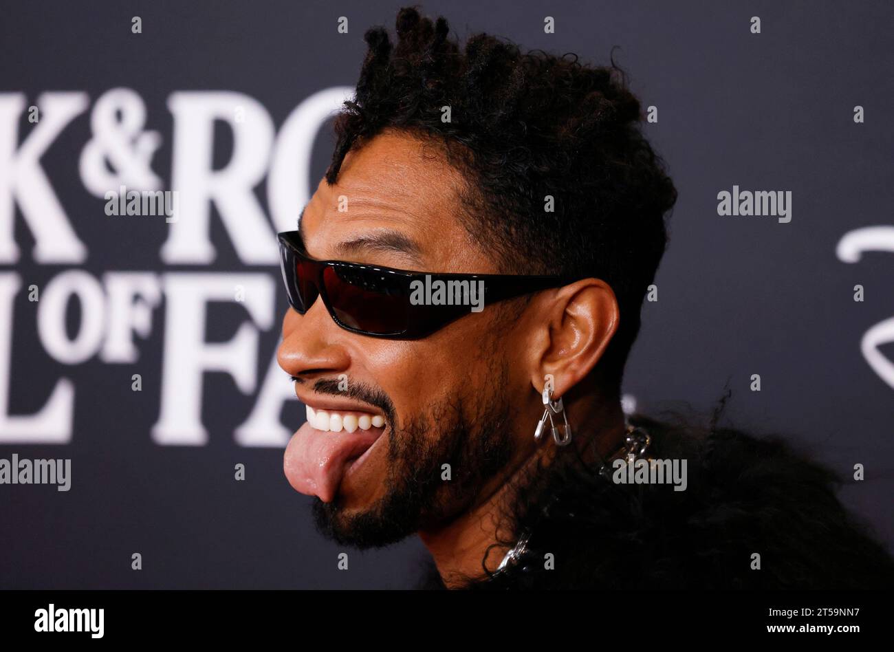 New York, Stati Uniti. 3 novembre 2023. Miguel arriva sul tappeto rosso alla 38a cerimonia annuale Rock & Roll Hall of Fame Induction Ceremony al Barclays Center venerdì 3 novembre 2023 a New York City. Foto di John Angelillo/UPI Credit: UPI/Alamy Live News Foto Stock