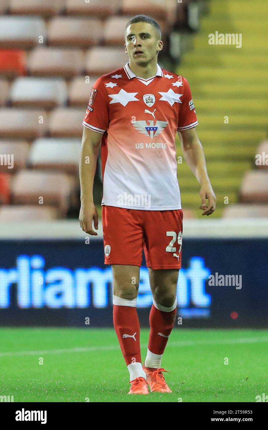 Owen Dodgson n. 29 di Barnsley durante l'Emirates fa Cup 1st Round match Barnsley vs Horsham FC a Oakwell, Barnsley, Regno Unito. 3 novembre 2023. (Foto di Alfie Cosgrove/News Images) a Barnsley, Regno Unito il 4/11/2023. (Foto di Alfie Cosgrove/News Images/Sipa USA) credito: SIPA USA/Alamy Live News Foto Stock