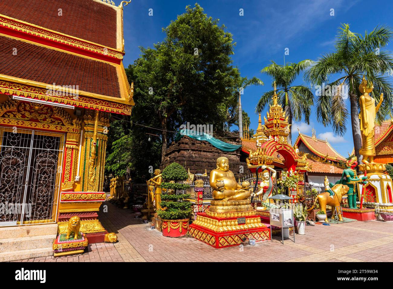 Wat si Muang (Wat Simuong), statue sacre presso il cortile, sala principale, Vientiane, Laos, Sud-Est asiatico, Asia Foto Stock