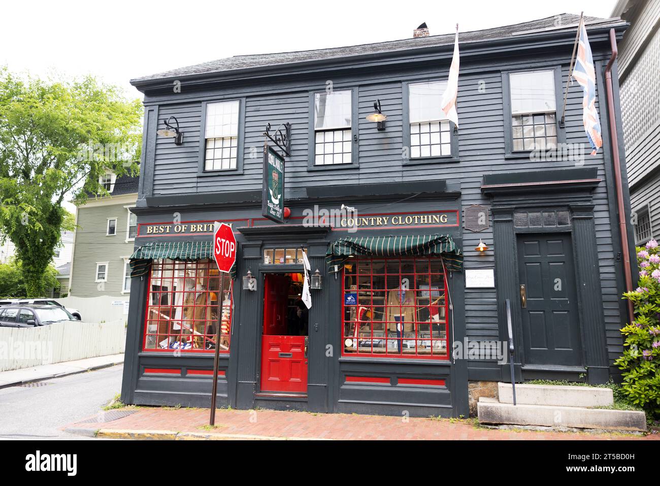 Il negozio di abbigliamento Royal male Best of British a Spring Street a Newport, Rhode Island, Stati Uniti. L'edificio una volta era una casa di cattiva reputazione. Foto Stock