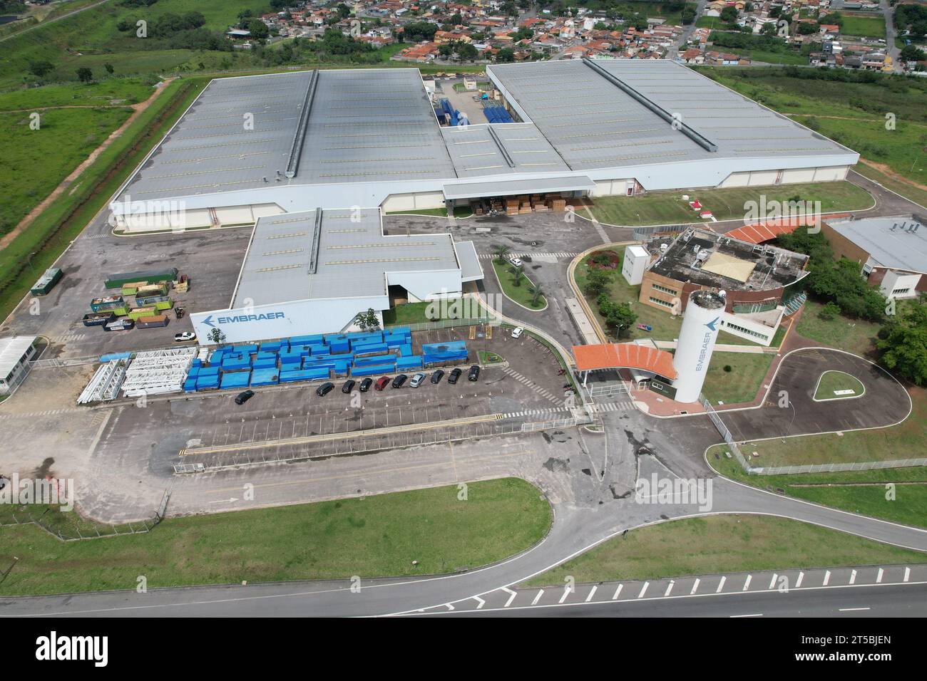 Taubate, SP, Brasile - 4 novembre 2023- Vista all'aperto dello stabilimento Embraer EVE, industria aeronautica brasiliana. Solo per uso editoriale. Foto Stock