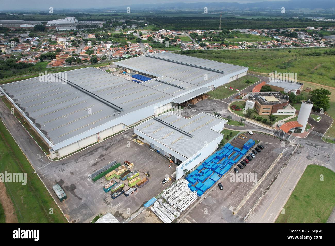 Taubate, SP, Brasile - 4 novembre 2023- Vista all'aperto dello stabilimento Embraer EVE, industria aeronautica brasiliana. Solo per uso editoriale. Foto Stock