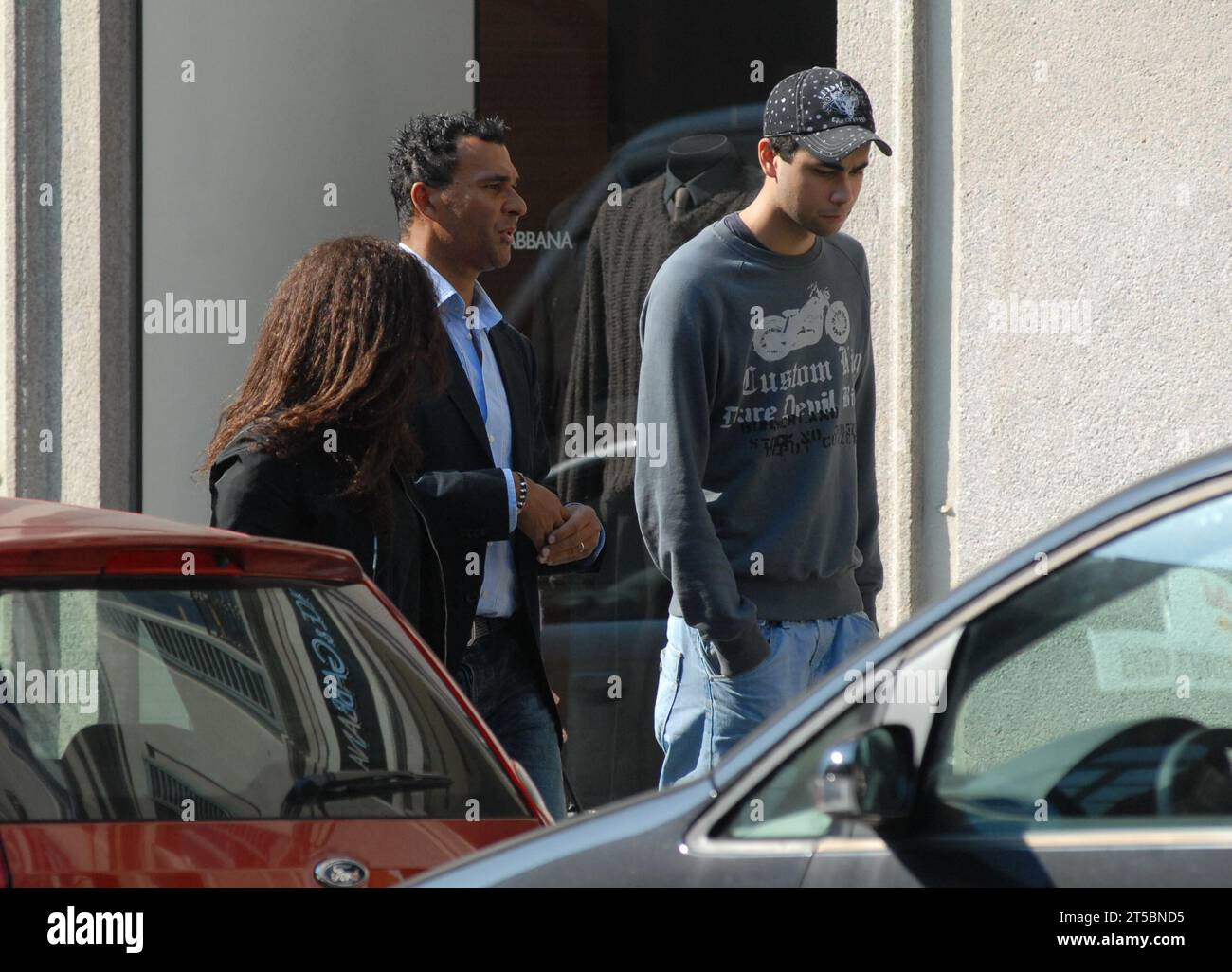 Milano, . 4 novembre 2023. Milan, 04-11-2023 Ruud Gullit è stato segnalato dai suoi figli Cheyenne e Quincy Georges, nati dalla relazione con Cristina pensa. Nelle foto del 2007, qui stanno camminando per le strade del centro. Credito: Agenzia fotografica indipendente/Alamy Live News Foto Stock