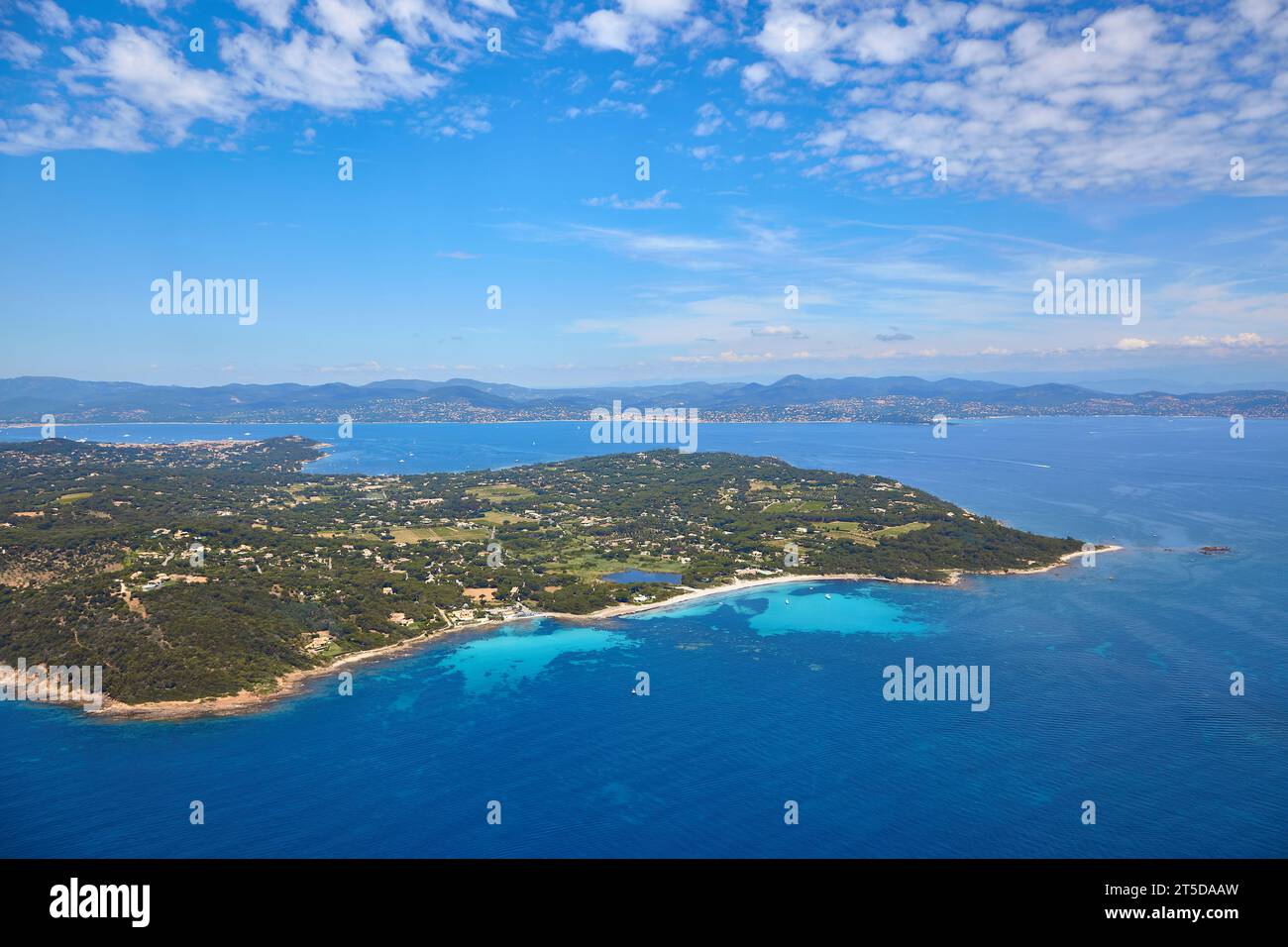 Vista aerea della Plage de la Mouette e della Plage des Salins con il Golfo di Saint Tropez sullo sfondo. Foto Stock