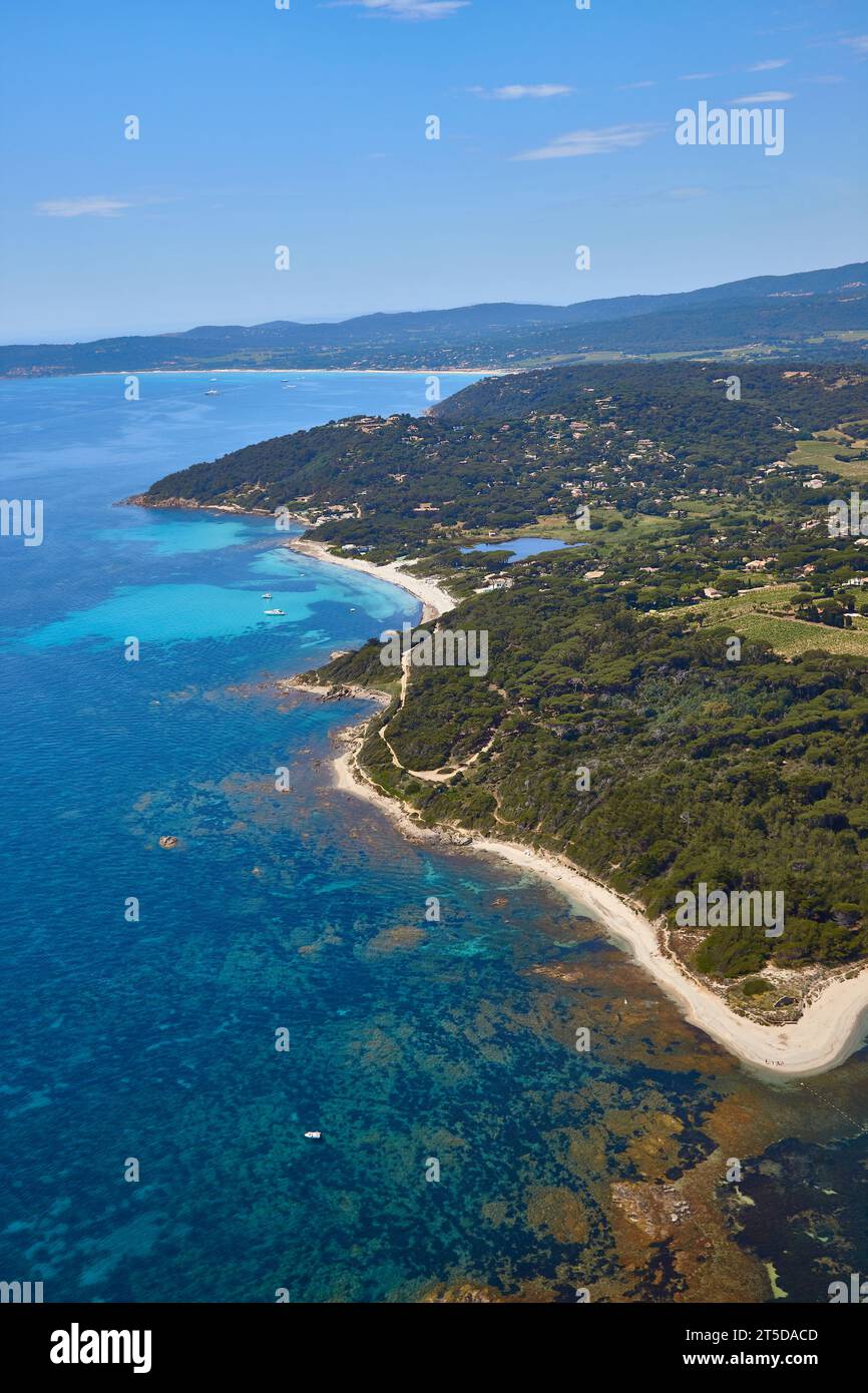 Vista aerea della Plage de la Mouette e della Plage des Salins con il Golfo di Saint Tropez sullo sfondo. Foto Stock