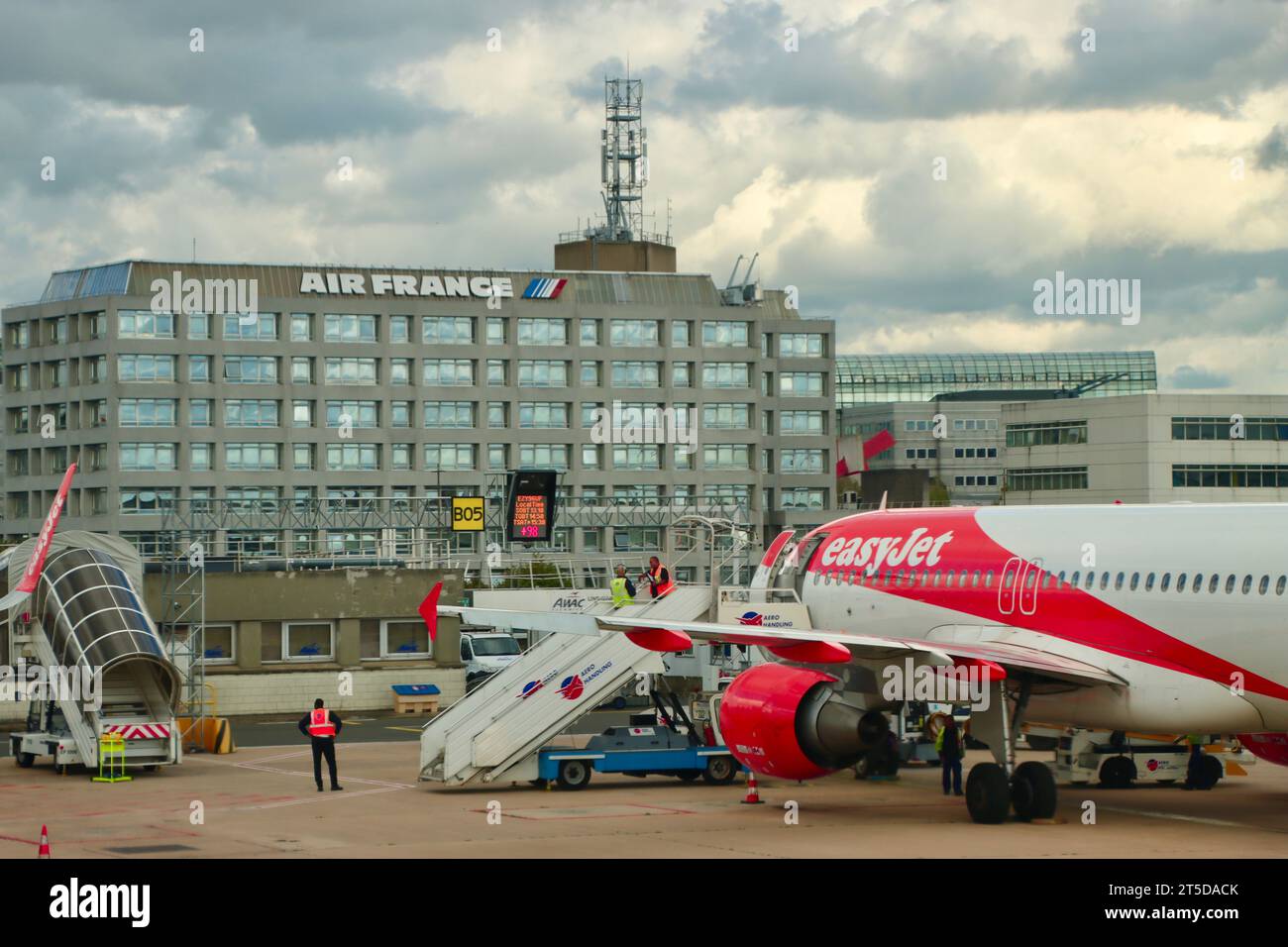 Aereo Easy Jet all'aeroporto Charles de Gaulle di Parigi, Francia Foto Stock