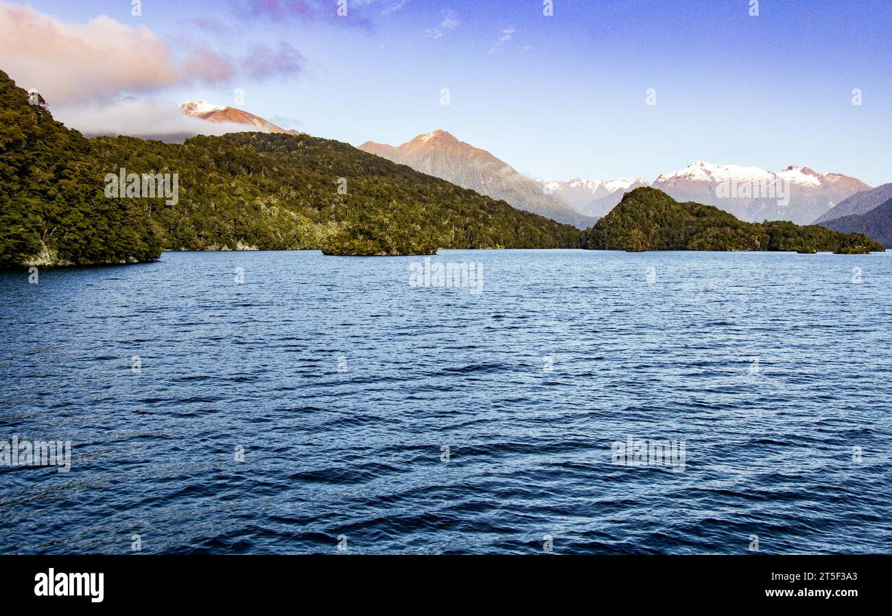 Gita sul Lago te Anau alle lucciole di Fiordland nuova Zelanda Foto Stock