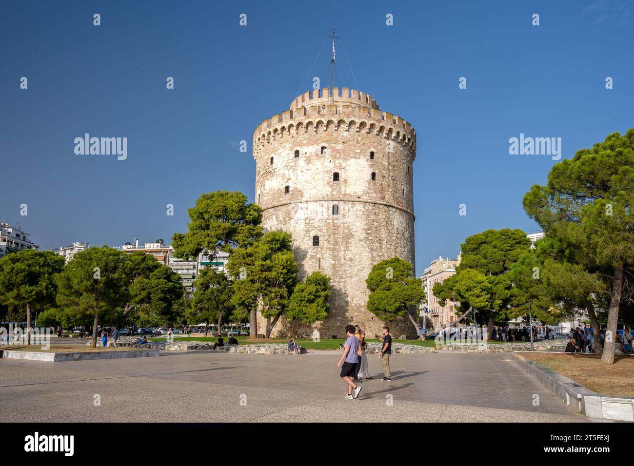 Salonicco, Grecia - 22 settembre 2023: Veduta della Torre Bianca, un monumento e museo sul lungomare di Salonicco, Grecia Foto Stock