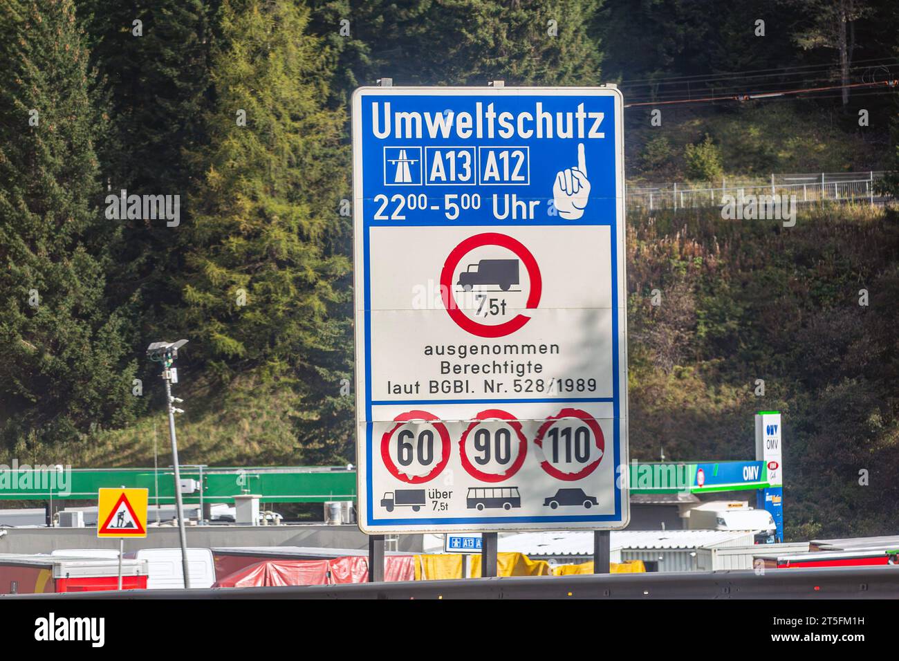 Die Brenner Autobahn A 13 ist eine Autobahn in Tirol und Teil der Europastraße 45. SIE bildet den österreichischen Teil der Brennerautobahn. Autobahn 13 *** l'autostrada del Brennero A 13 è un'autostrada del Tirolo e fa parte della strada europea 45 costituisce la parte austriaca dell'autostrada del Brennero 13 credito: Imago/Alamy Live News Foto Stock