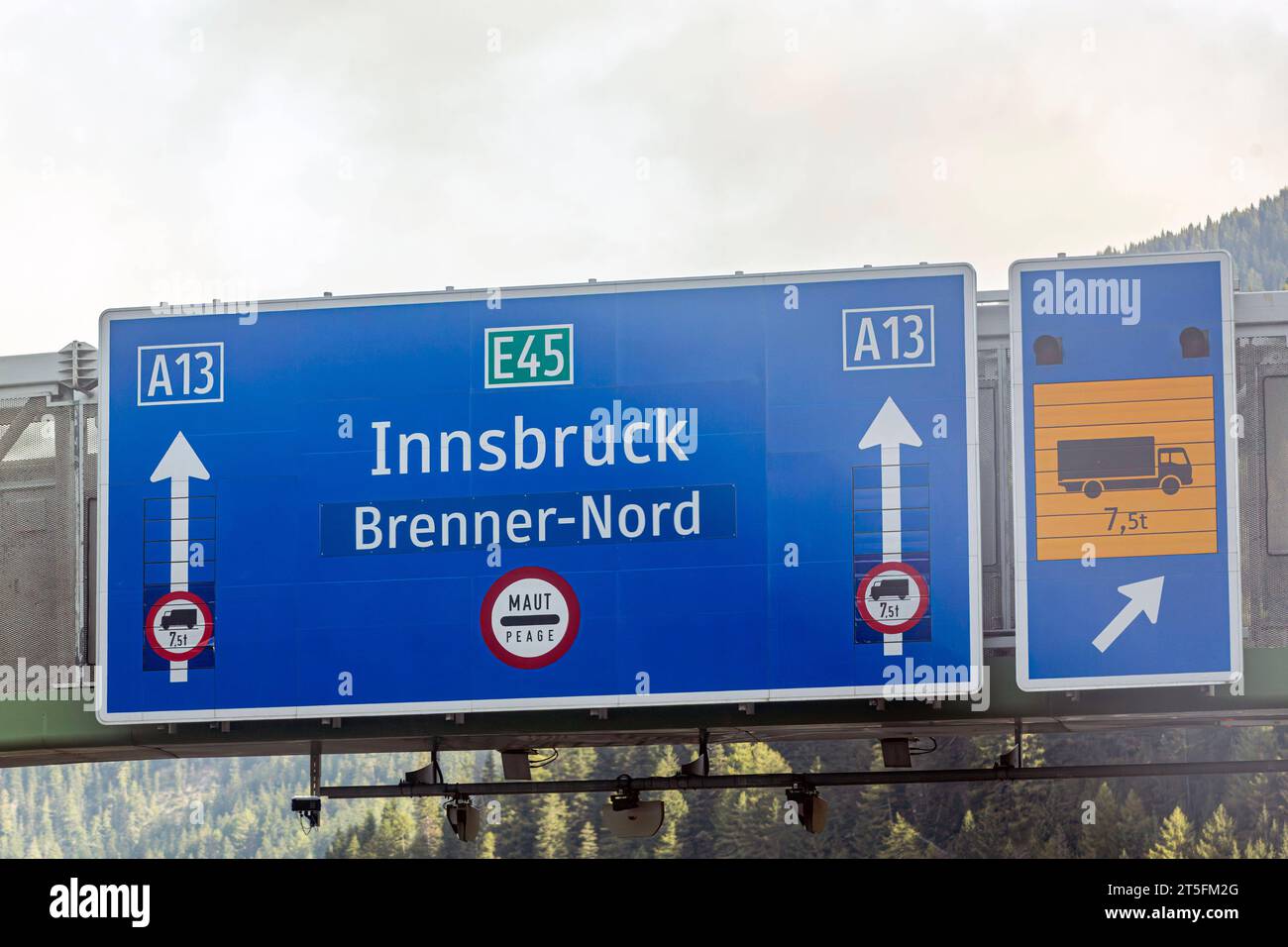 Die Brenner Autobahn A 13 ist eine Autobahn in Tirol und Teil der Europastraße 45. SIE bildet den österreichischen Teil der Brennerautobahn. Autobahn 13 *** l'autostrada del Brennero A 13 è un'autostrada del Tirolo e fa parte della strada europea 45 costituisce la parte austriaca dell'autostrada del Brennero 13 credito: Imago/Alamy Live News Foto Stock