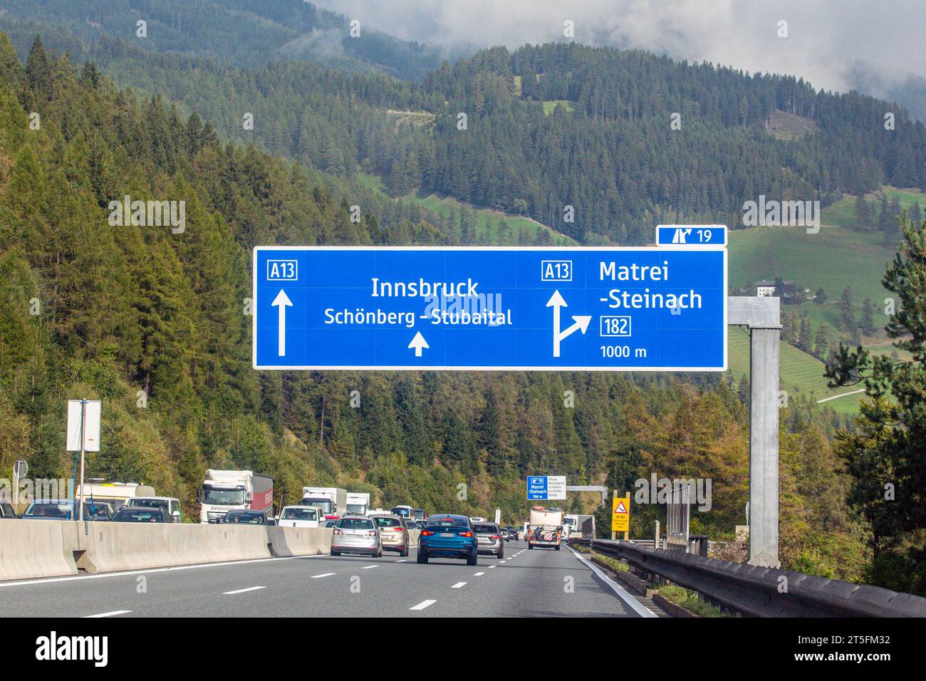 Die Brenner Autobahn A 13 ist eine Autobahn in Tirol und Teil der Europastraße 45. SIE bildet den österreichischen Teil der Brennerautobahn. Autobahn 13 *** l'autostrada del Brennero A 13 è un'autostrada del Tirolo e fa parte della strada europea 45 costituisce la parte austriaca dell'autostrada del Brennero 13 credito: Imago/Alamy Live News Foto Stock