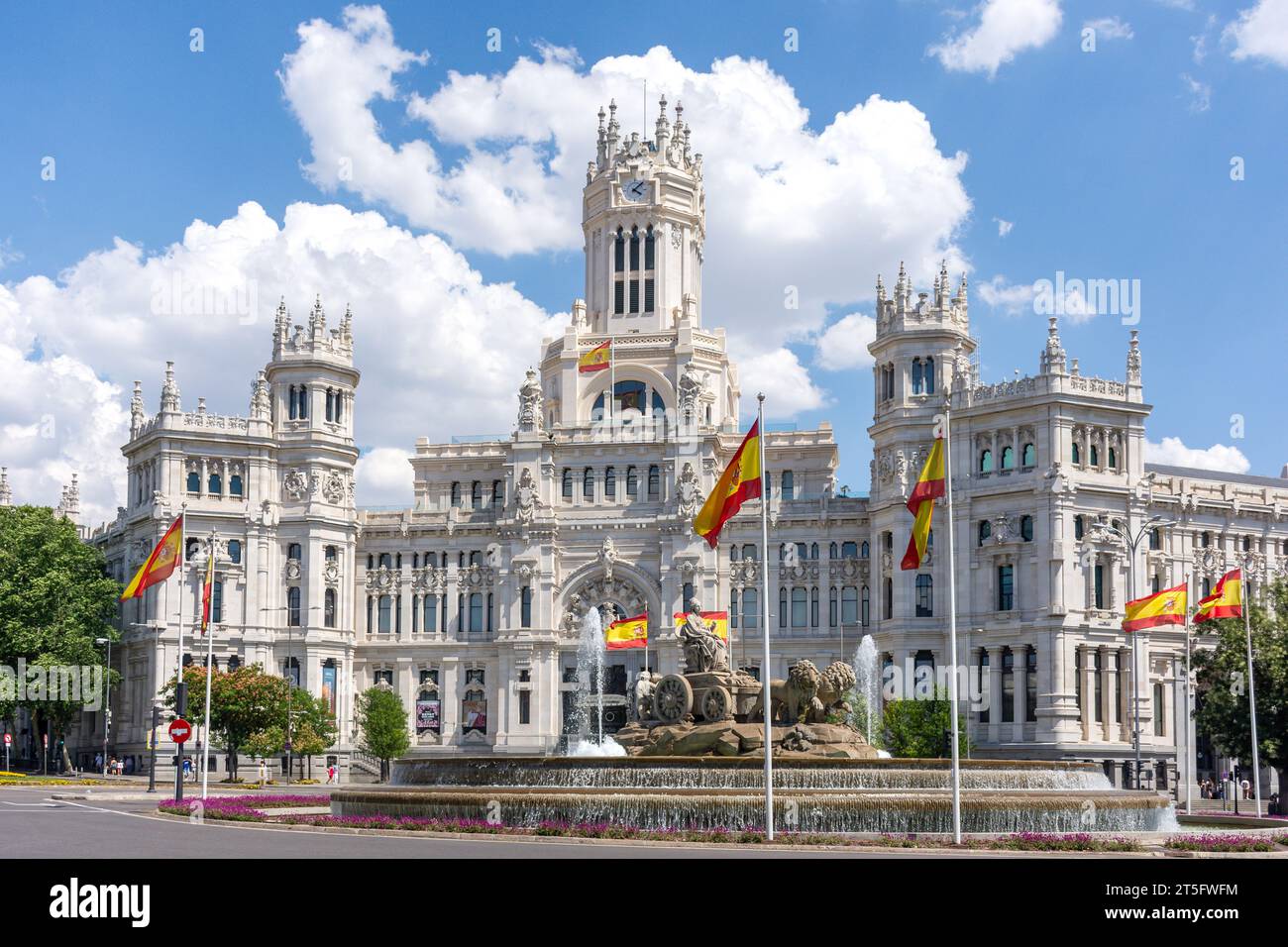 La Fontana di Cibeles con il Palacio de Cibeles (Palazzo Cibeles) dietro, Plaza de Cibeles, Centro, Madrid, Regno di Spagna Foto Stock