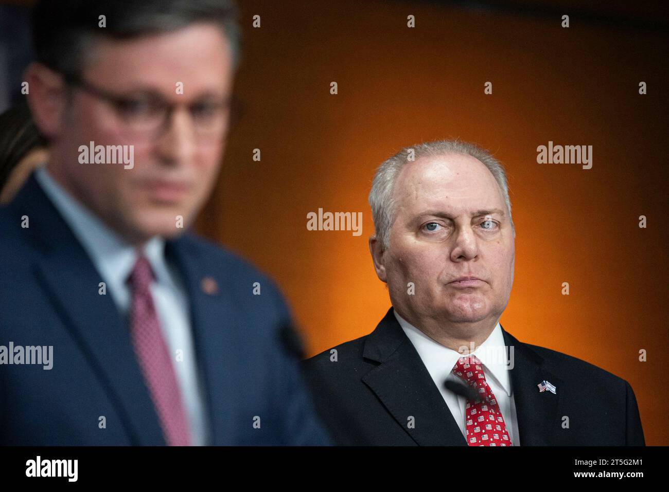 Washington, Vereinigte Staaten. 2 novembre 2023. Il leader di maggioranza della camera degli Stati Uniti Steve Scalise (repubblicano della Louisiana) a una conferenza stampa nel Campidoglio di Washington, DC giovedì 2 novembre 2023. Credito: Annabelle Gordon/CNP/dpa/Alamy Live News Foto Stock