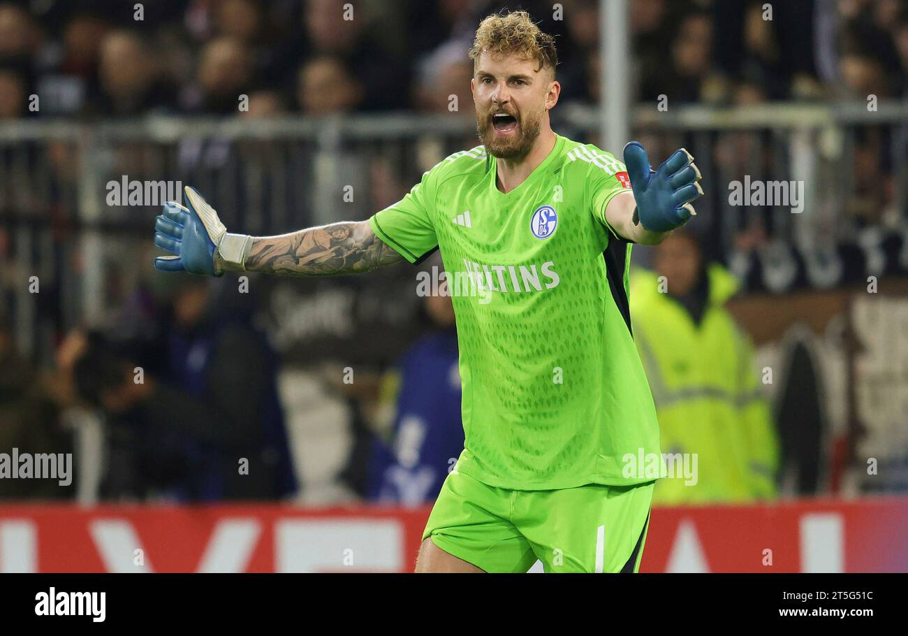 Amburgo, Deutschland. 31 ottobre 2023. Firo: 31 ottobre 2023 calcio, calcio, DFB Cup maschile secondo turno FC St.Pauli Hamburg - FC Schalke 04 2:1 gesto Ralf Fahrmann. Schalke Credit: dpa/Alamy Live News Foto Stock