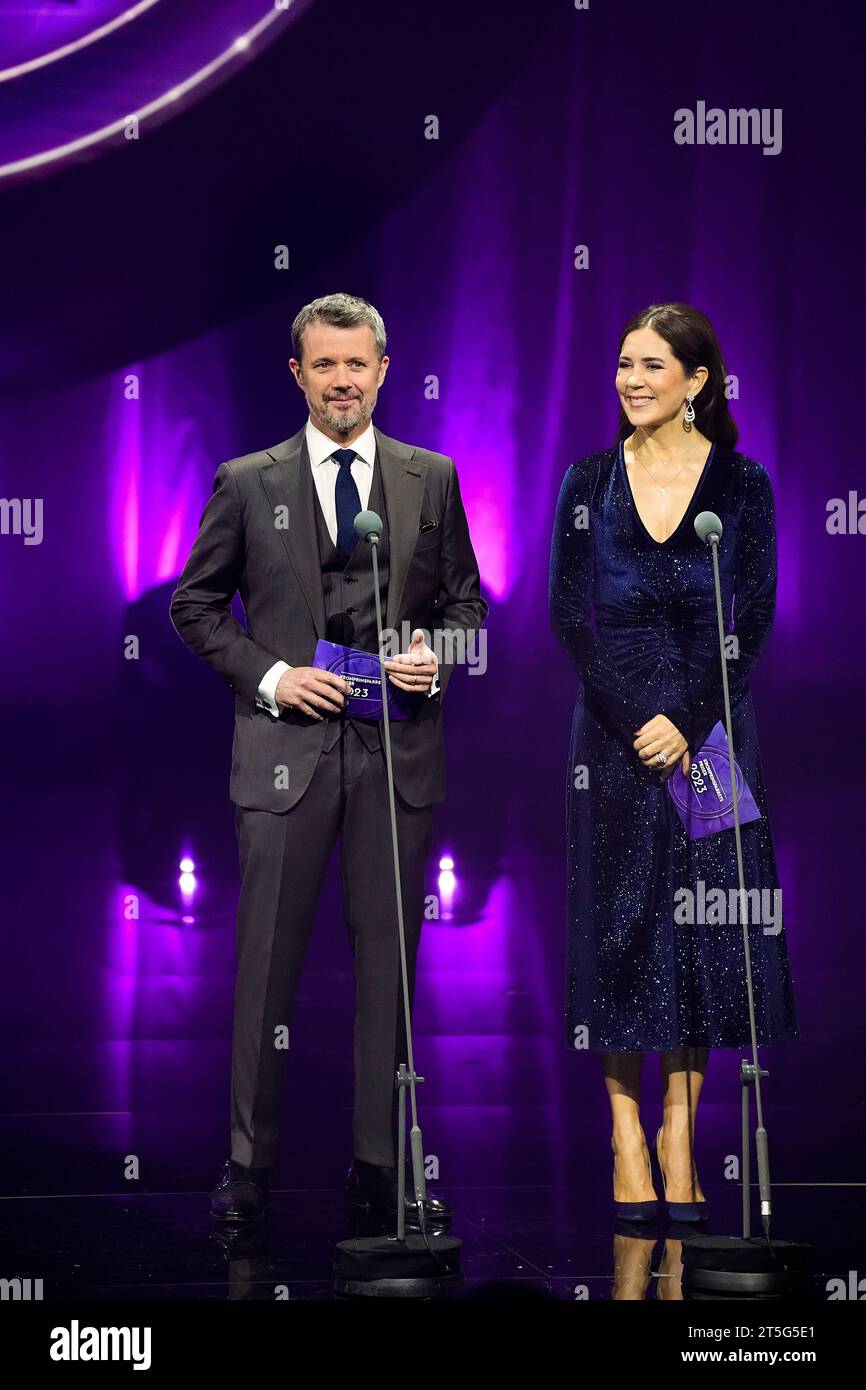 Il principe ereditario danese Frederik e la principessa ereditaria Mary presentano i premi nella sala concerti del Musikhuset a Esbjerg sabato 4 novembre 2023. Il Crown Prince Couple Awards è stato istituito nel 2004 come regalo di nozze al principe ereditario Frederik e alla principessa ereditaria Mary. La cerimonia di premiazione si è tenuta a Copenaghen nei primi anni, ma dal 2011 si è tenuta in diverse città danesi ogni anno. Foto Stock