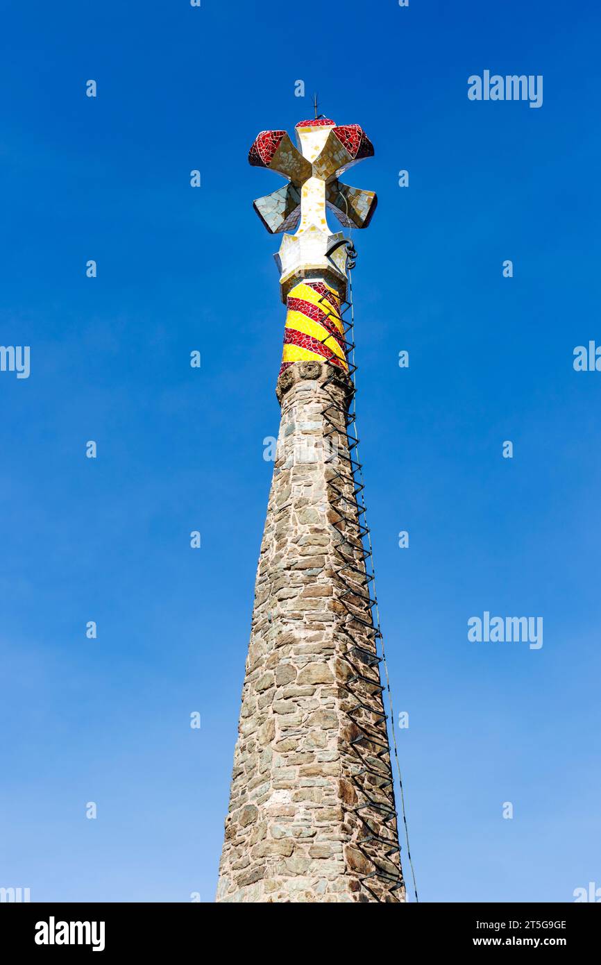 Pinnacolo ed esterno della Torre Bellesguard casa - di Antoni Gaudi, a Barcellona, Catalogna, Spagna, Europa Foto Stock