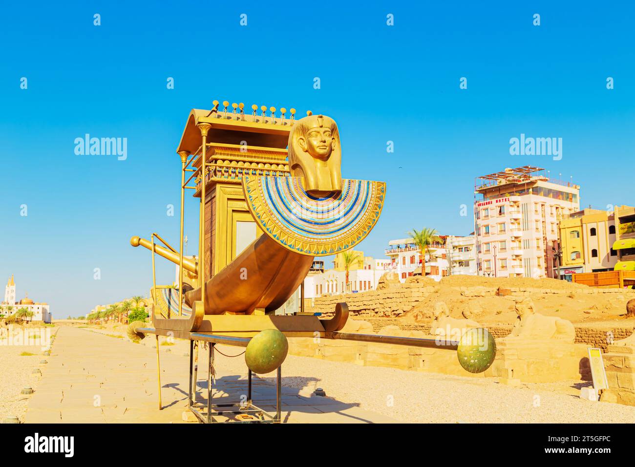 Vicolo delle Sfingi vicino al Tempio di Luxor. Luxor, Egitto – 21 ottobre 2023 Foto Stock