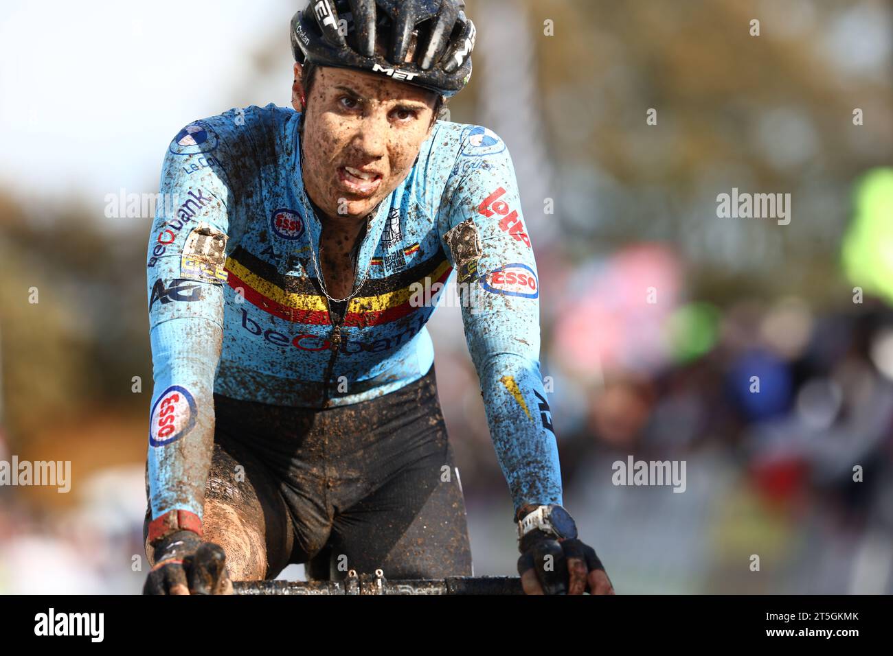 Pontchateau, Francia. 5 novembre 2023. La belga Sanne Cant supera il traguardo della corsa femminile d'élite ai Campionati europei di ciclocross, domenica 05 novembre 2023, a Pontchateau, in Francia. BELGA PHOTO DAVID PINTENS Credit: Belga News Agency/Alamy Live News Foto Stock