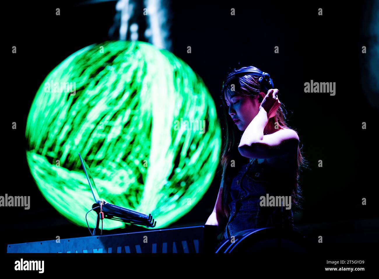 Hong Kong. 5 novembre 2023. Il DJ tailandese Nelly si esibisce durante il Gay Games 2023 Gala al Queen Elizabeth Stadium di Hong Kong il 5 novembre 2023. Crediti: Matt Hunt/Neato/Alamy Live News Foto Stock