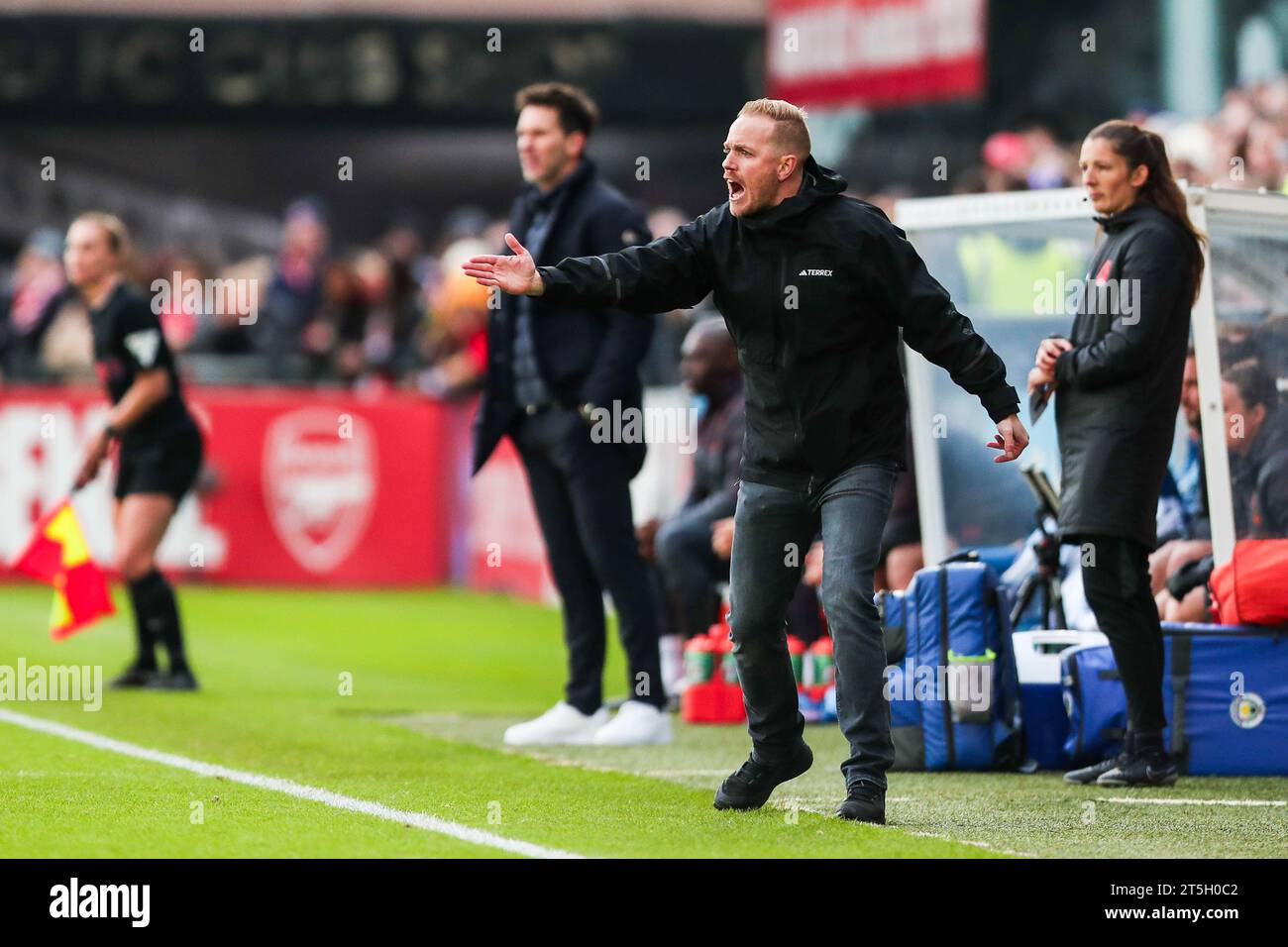 Il manager dell'arsenale Jonas Eidevall in touchline durante la partita Arsenal Women FC contro Manchester City Women's Super League al Meadow Park Stadium, Borehamwood, Inghilterra, Regno Unito il 5 novembre 2023 Credit: Every Second Media/Alamy Live News Foto Stock