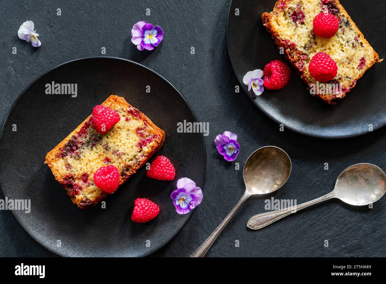 Torta umida al lampone e al cioccolato Foto Stock