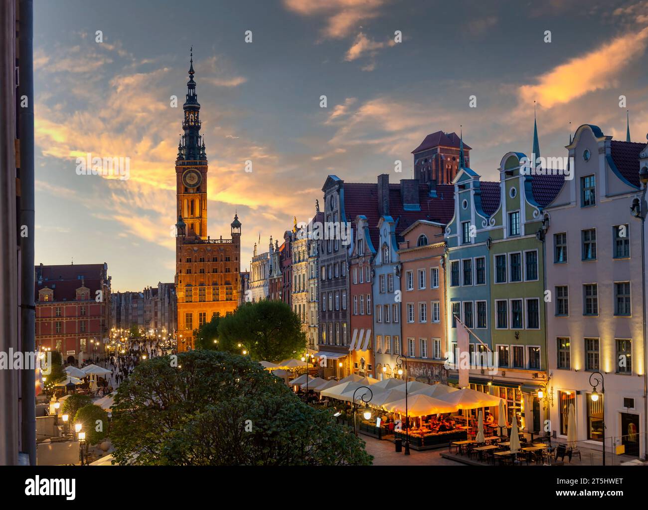 Via Mariacka illuminata di sera, Danzica, Polonia Foto Stock