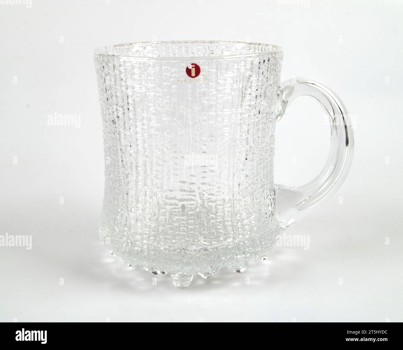 Tazza da tankard vintage Iittala 'ultima Thule' in vetro stein disegnato da Tapio Wirkkala 1971 Foto Stock