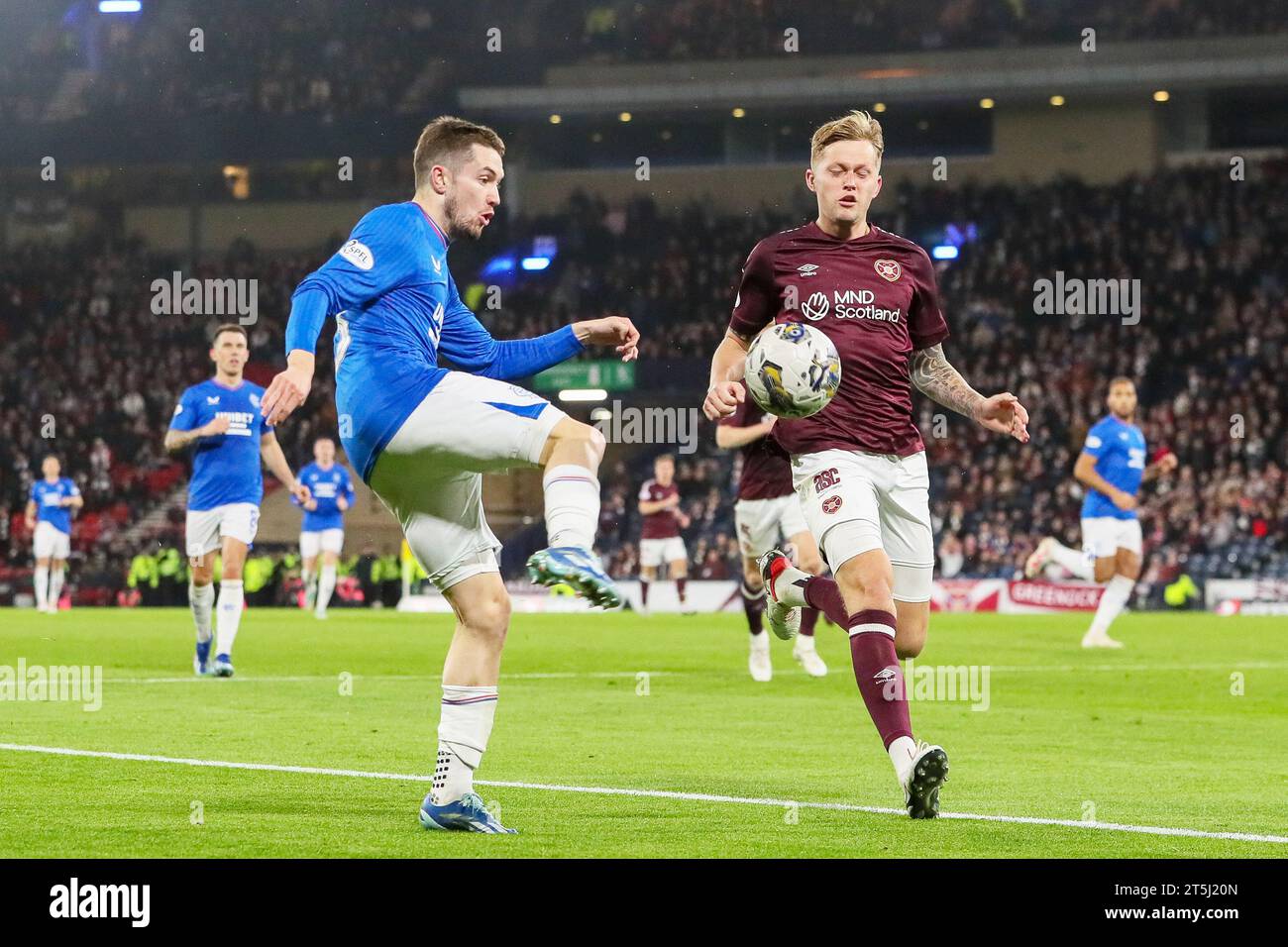 Glasgow, Regno Unito. 5 novembre 23. Glasgow, Regno Unito. Nella seconda delle semifinali via Play, i Rangers hanno giocato Hearts all'Hampden Park, Glasgow, Scozia, Regno Unito. I Rangers vinsero 3 - 1 con due gol da Tavernier e uno da Scott Wright. Tavernier ha segnato da un rigore e da un fallo del set piece. Shankland ha segnato per Hearts da un rigore. I Rangers giocano ad Aberdeen nella finale del 17 dicembre 2023 Credit: Findlay/Alamy Live News Foto Stock