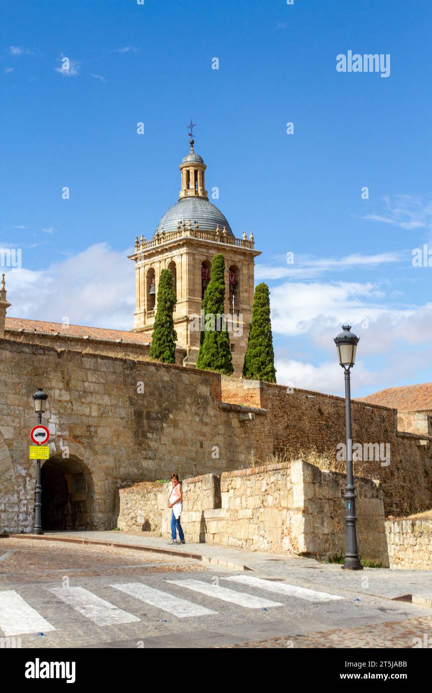 La storica cattedrale medievale di Santa María nella città spagnola di Ciudad Rodrigo, Spagna nord-occidentale Foto Stock