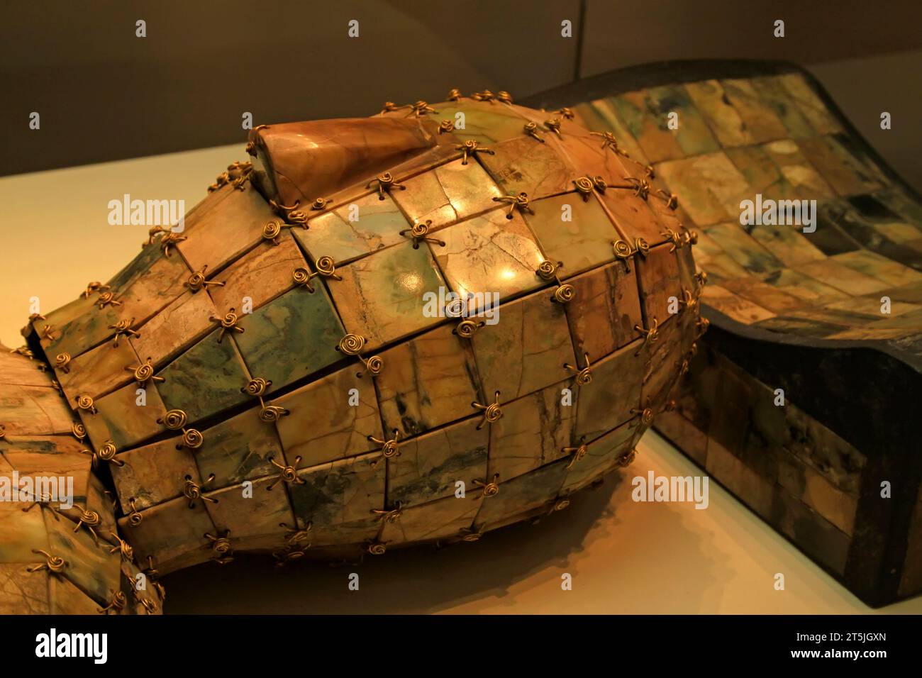 CINA - DINASTIA HAN occidentale (202 a.C. - 8 d.C.): La Sindone di Giada fissata con fili d'oro, dinastia Han occidentale (202 a.C. - 8 d.C.), raccolta nel China nat Foto Stock